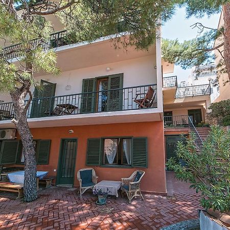 Apartments By The Sea Brela, Makarska - 16950 외부 사진