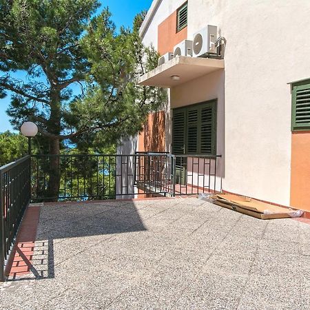 Apartments By The Sea Brela, Makarska - 16950 외부 사진