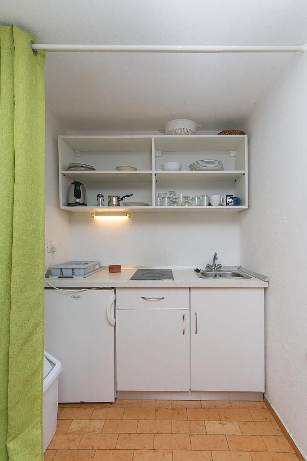 Apartments By The Sea Brela, Makarska - 16950 외부 사진