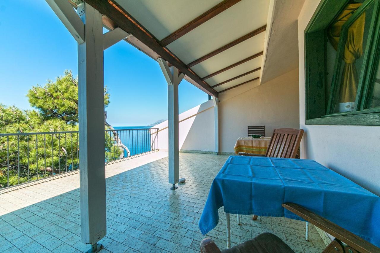 Apartments By The Sea Brela, Makarska - 16950 외부 사진